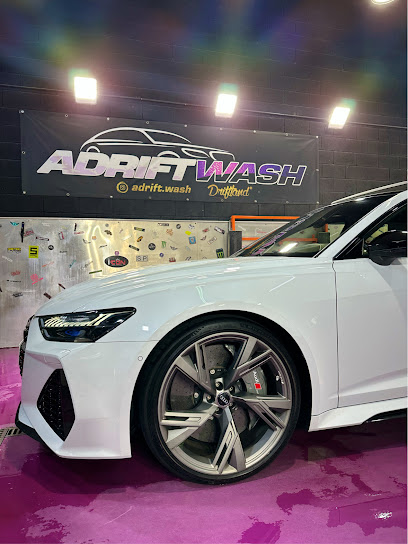 AdriftWash Vallecas : Lavado de Coches y Motos a mano. Petroleados de motor / limpieza de chasis .Detail. Carwash.