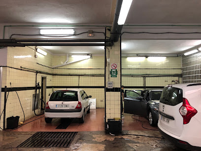 Garaje Versalles (NO es aparcamiento. Es taller y lavado de coches.)
