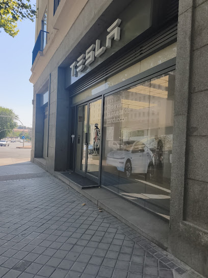Tesla Madrid Ríos Rosas