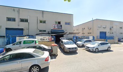 Shiny Car Garage