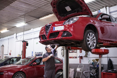 Taller Tayre (Maserati, Aston Martin, Morgan, Jeep y Alfa Romeo)